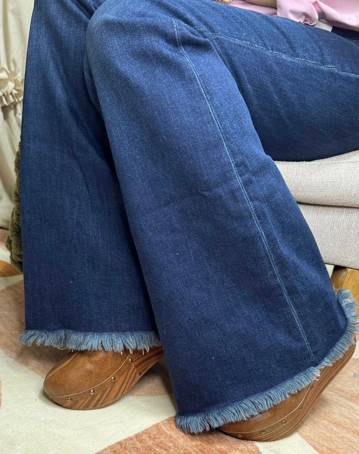 Risen High Rise Flare Frayed Hem Jeans w/Belt